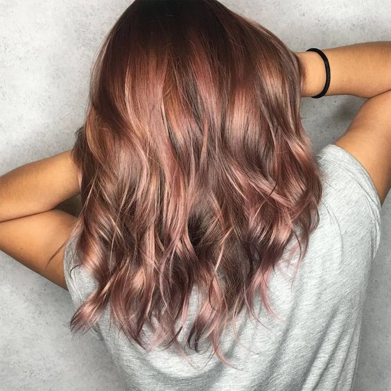 Finally! A pastel trend that brunettes can get involved with! The [link url=the-most-wearable-hair-trend-yet-rose-gold_%5drose.html gold trend[/link] isn't done just yet, as rose brown is [link url=rose-brown-hair-color-trend_%5dgaining.html traction[/link] on Instagram. Instead of having to dye your hair bright blonde to achieve the look, this works with darker hair colours. Created by hairstylist [link url=index-1071.html></figure></div>


<p><a href=