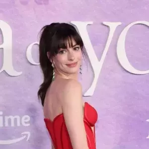 Anne Hathaway Red Dress