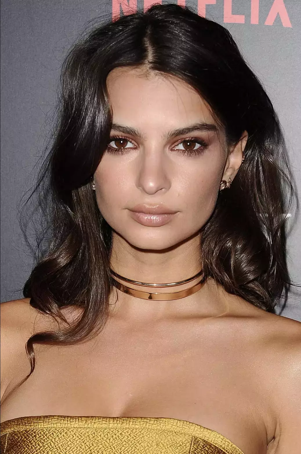 Emily Ratajkowskis Shimmery Copper Shadow For Christmas