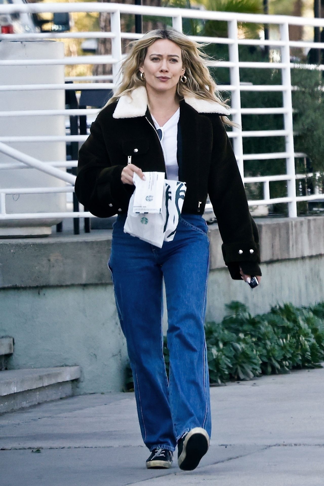 Hilary Duff At Starbucks In Los Angeles