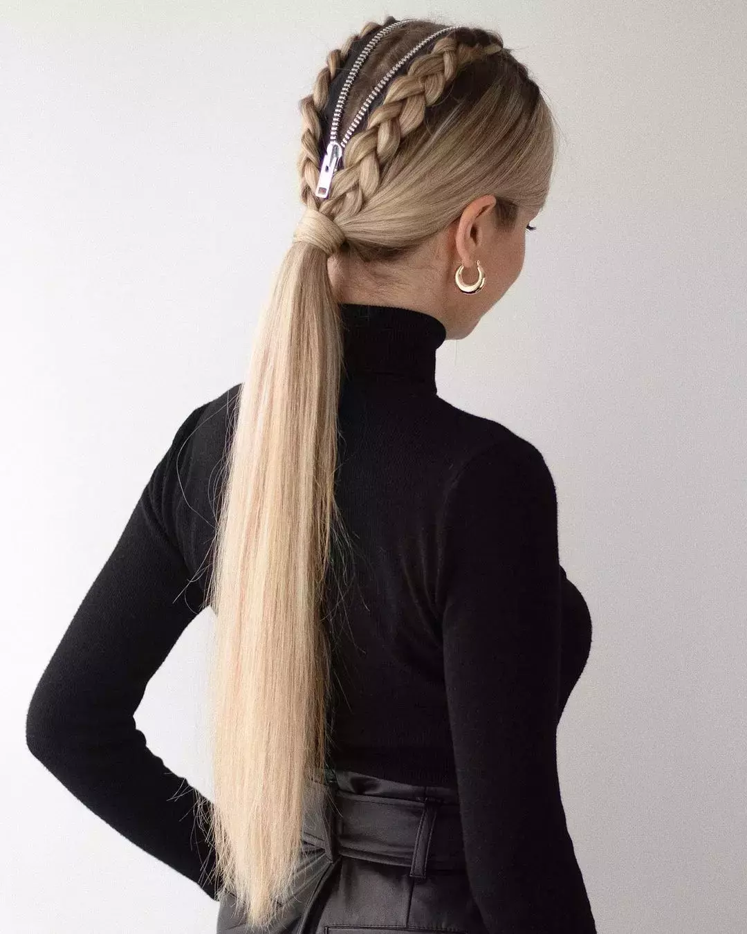 Low Halloween Ponytail With A Zipper Part