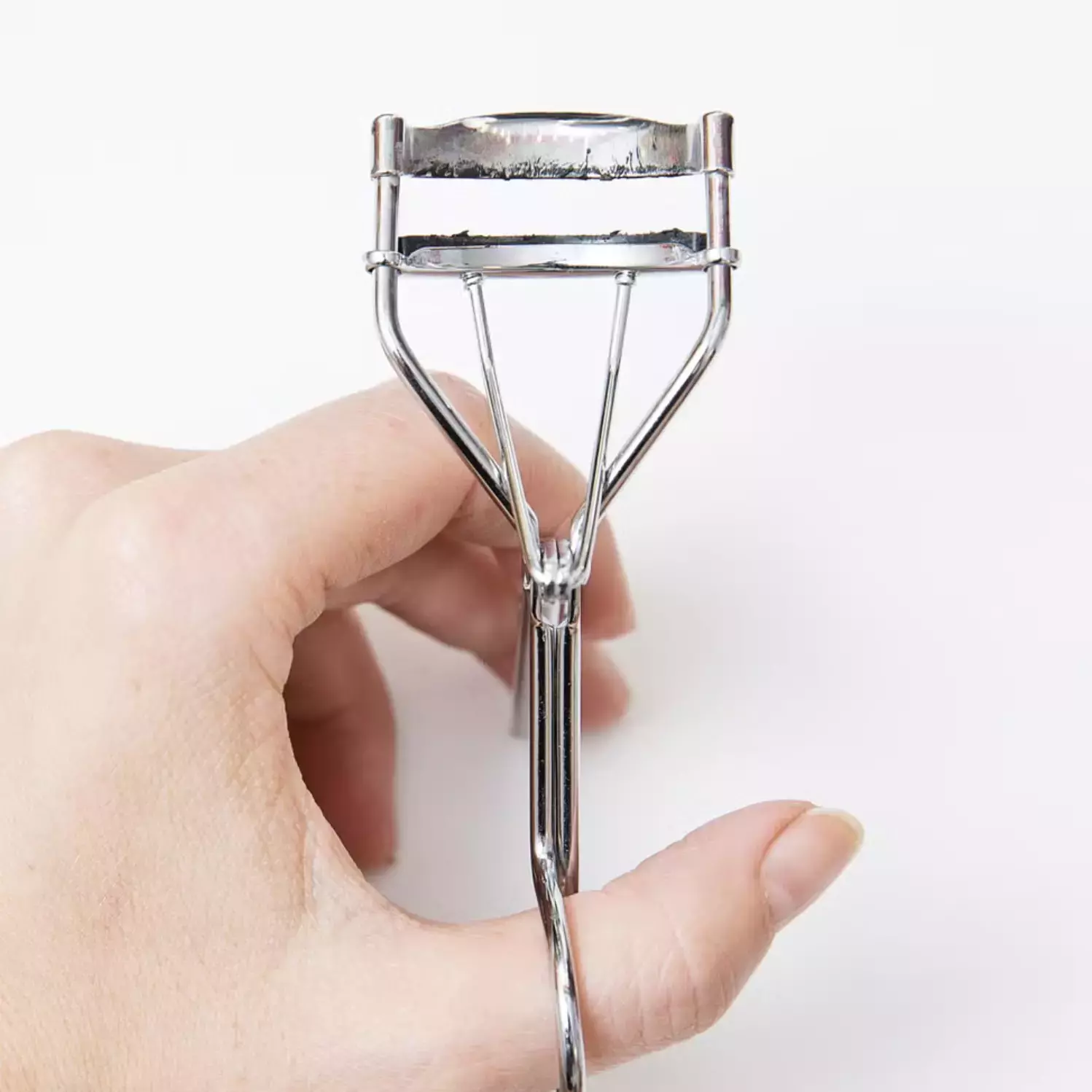 Mascara Residue On Your Eyelash Curler