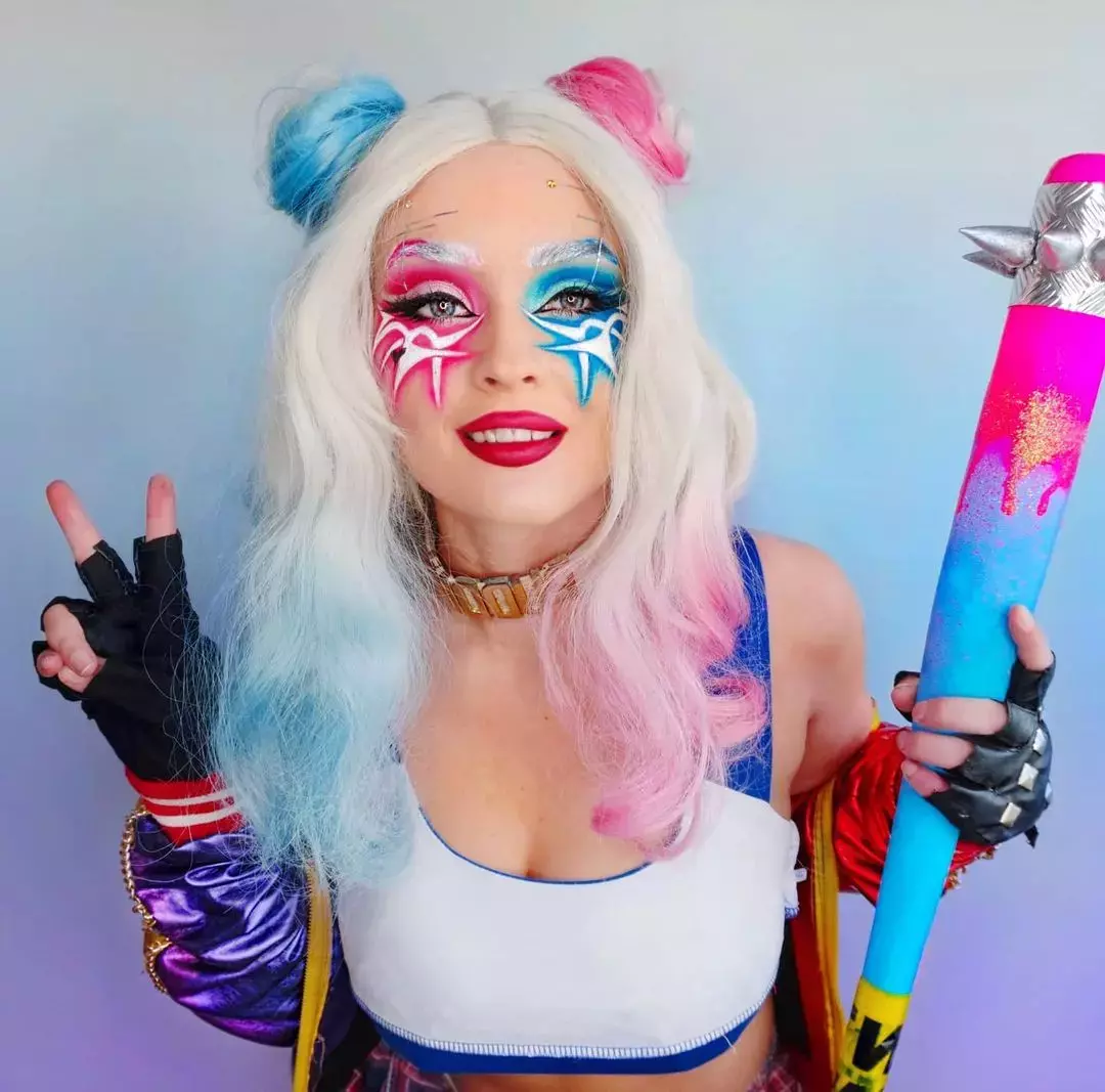 This Harley Quinn Hairstyle For Halloween