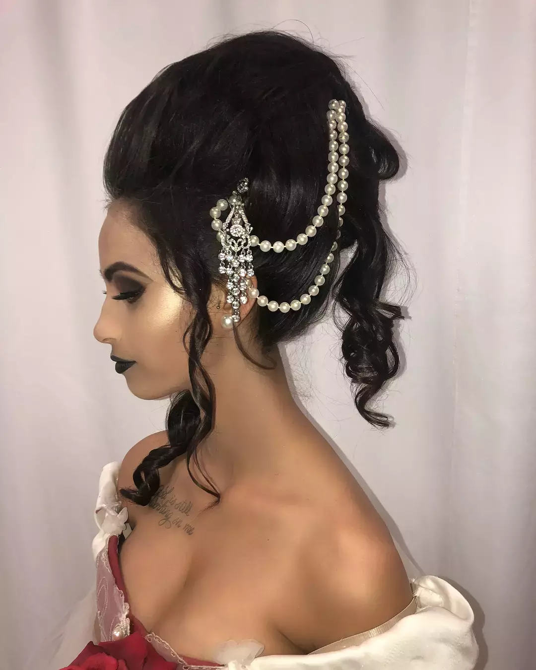 This Marie Antoinette Halloween Hairstyle